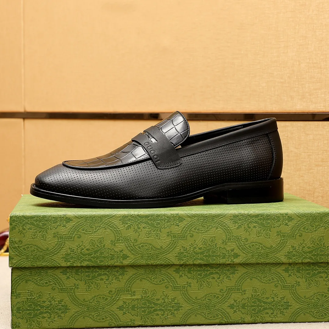 Men's shoes 💰442 💐 Product trademark: GUCCI "Gucci" casual leather shoes Regular size: 38-44 (45.46🉑️customized) Product materials: Selected imported first-layer calfskin embossed upper, imported small dyed cowhide leather lining. Strong three-dimensional visual effect, combined outsole Color: 1⃣️color optional